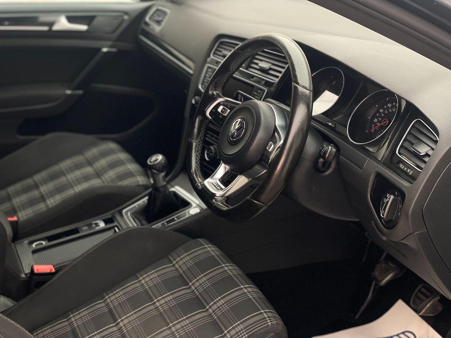 Used Volkswagen Golf 2016 for sale - 76744174: Photo 2