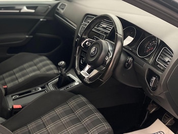 Used Volkswagen Golf 2016 for sale - 76744174: Photo