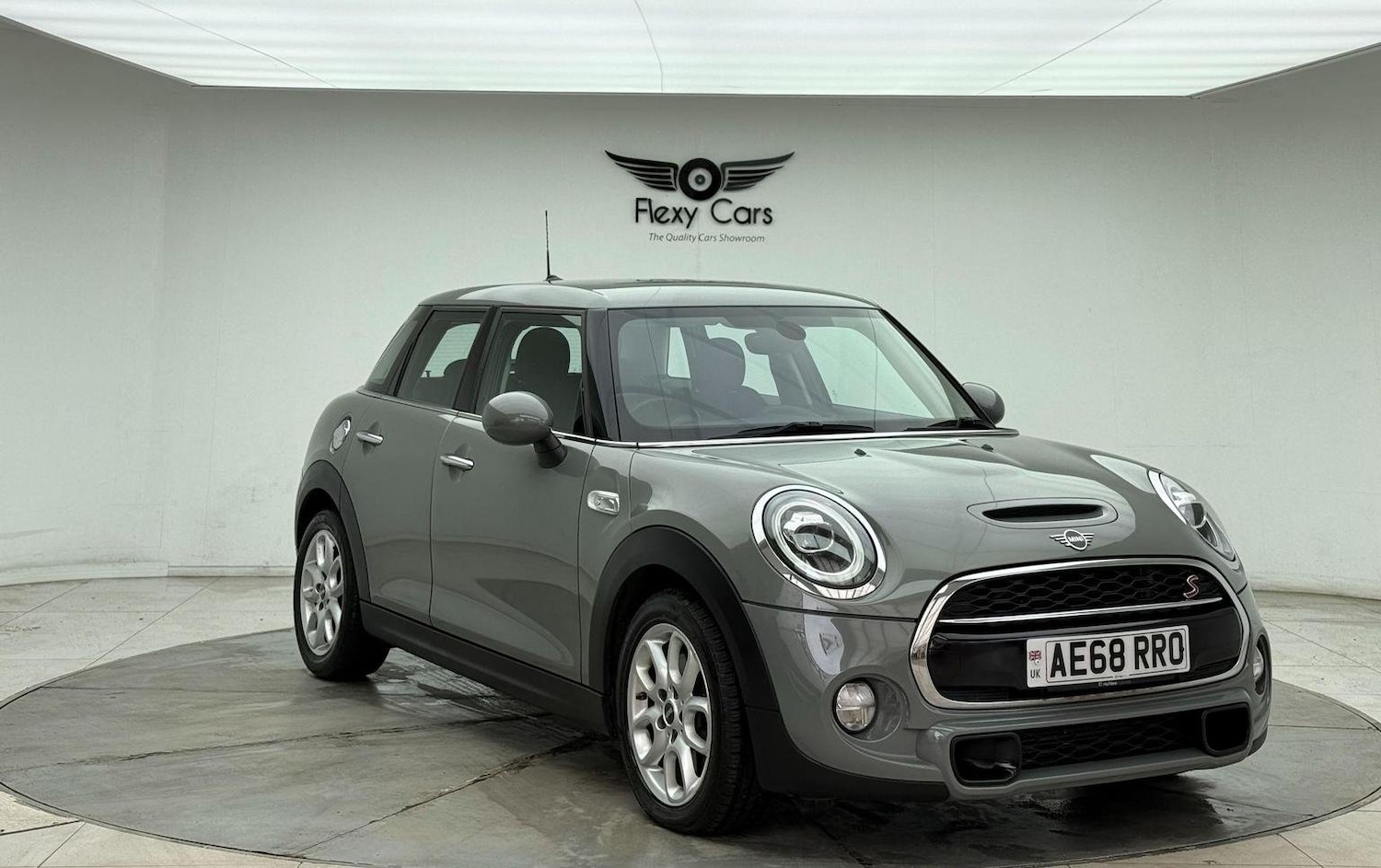 Used MINI Hatch 2018 for sale - 76744224: Photo 1