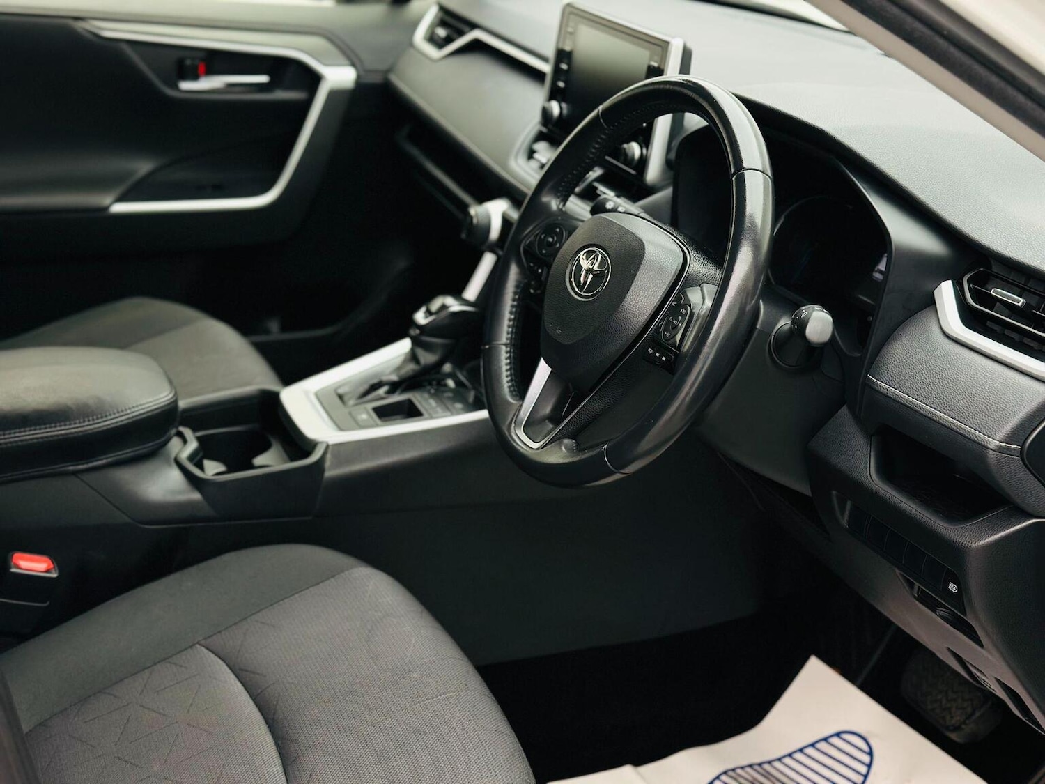 Used Toyota RAV4 2021 for sale - 76744147: Photo 2