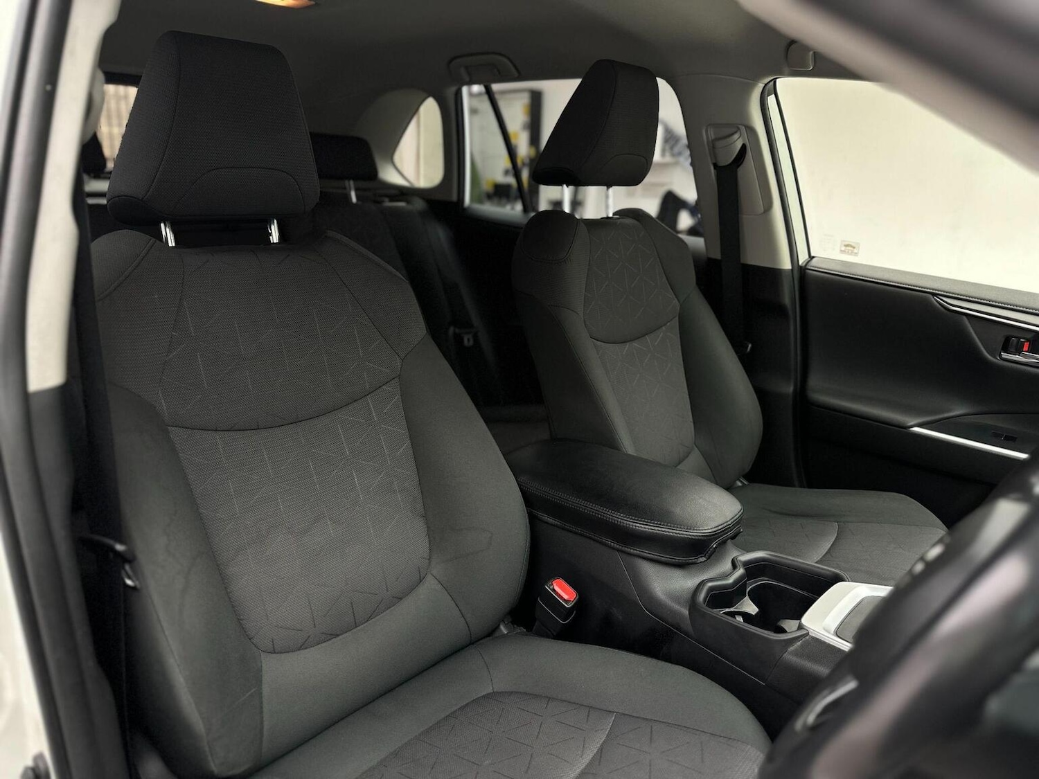 Used Toyota RAV4 2021 for sale - 76744147: Photo 29