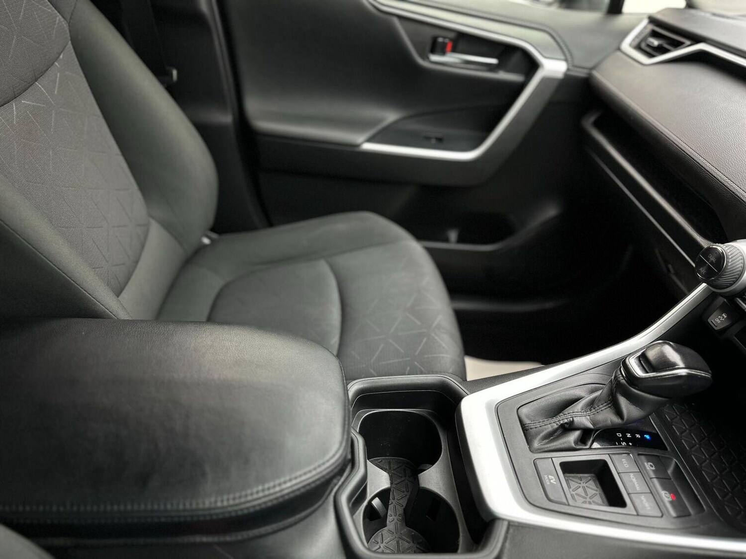 Used Toyota RAV4 2021 for sale - 76744147: Photo 54