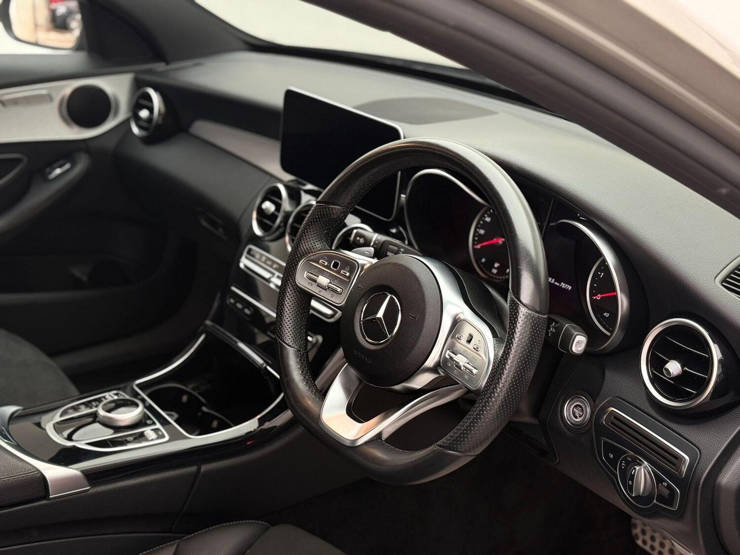 Used Mercedes-Benz C Class 2019 for sale - 76744223: Photo 32