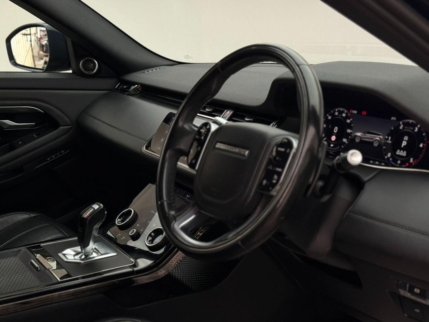 Used Land Rover Range Rover Evoque 2019 for sale - 76744210: Photo 2