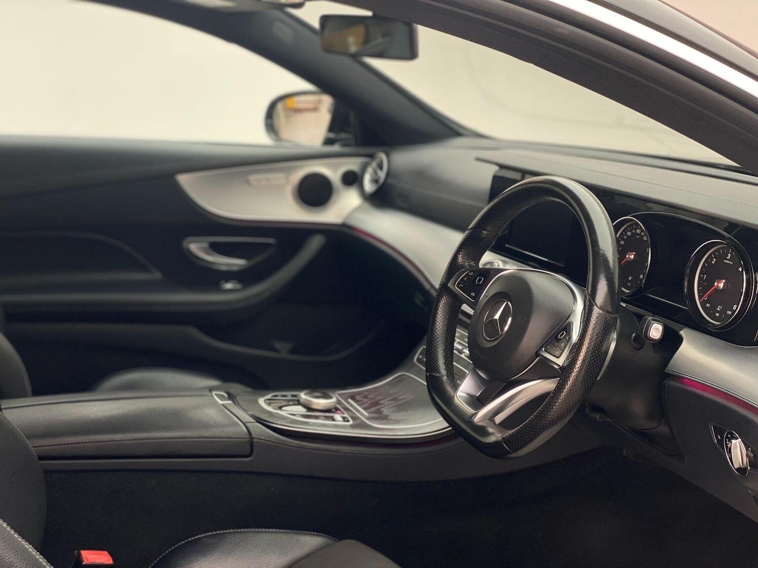 Used Mercedes-Benz E Class 2017 for sale - 76744189: Photo 2