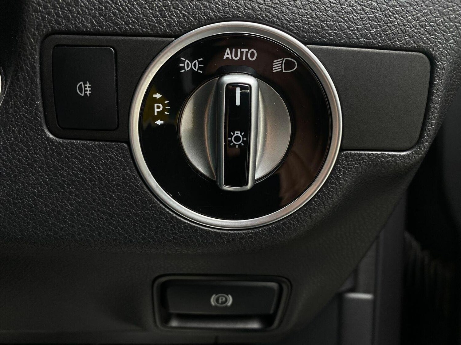 Used Mercedes-Benz GLA 2015 for sale - 76744157: Photo 38