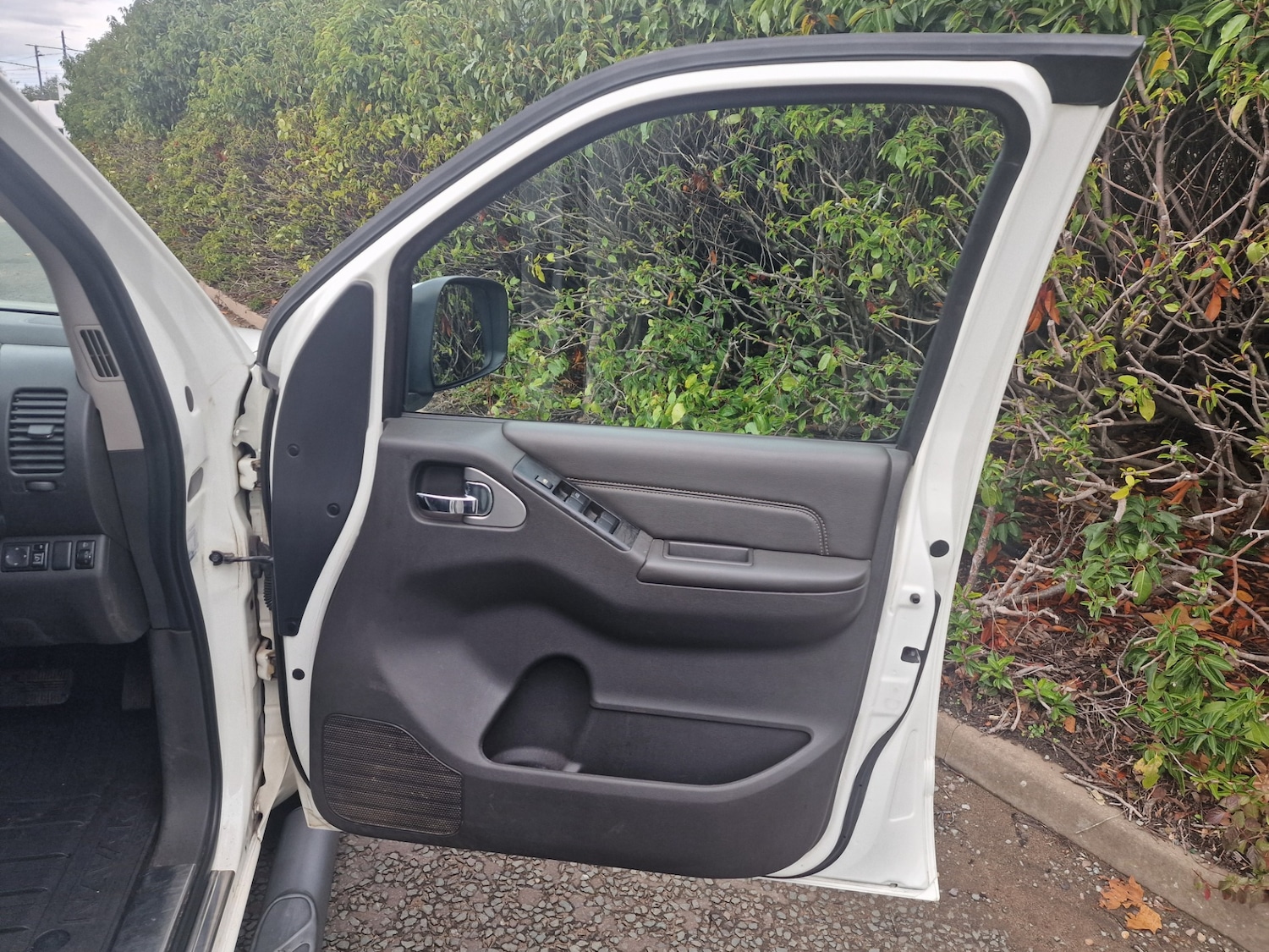 Used Nissan Navara 2012 for sale - 76483157: Photo 44