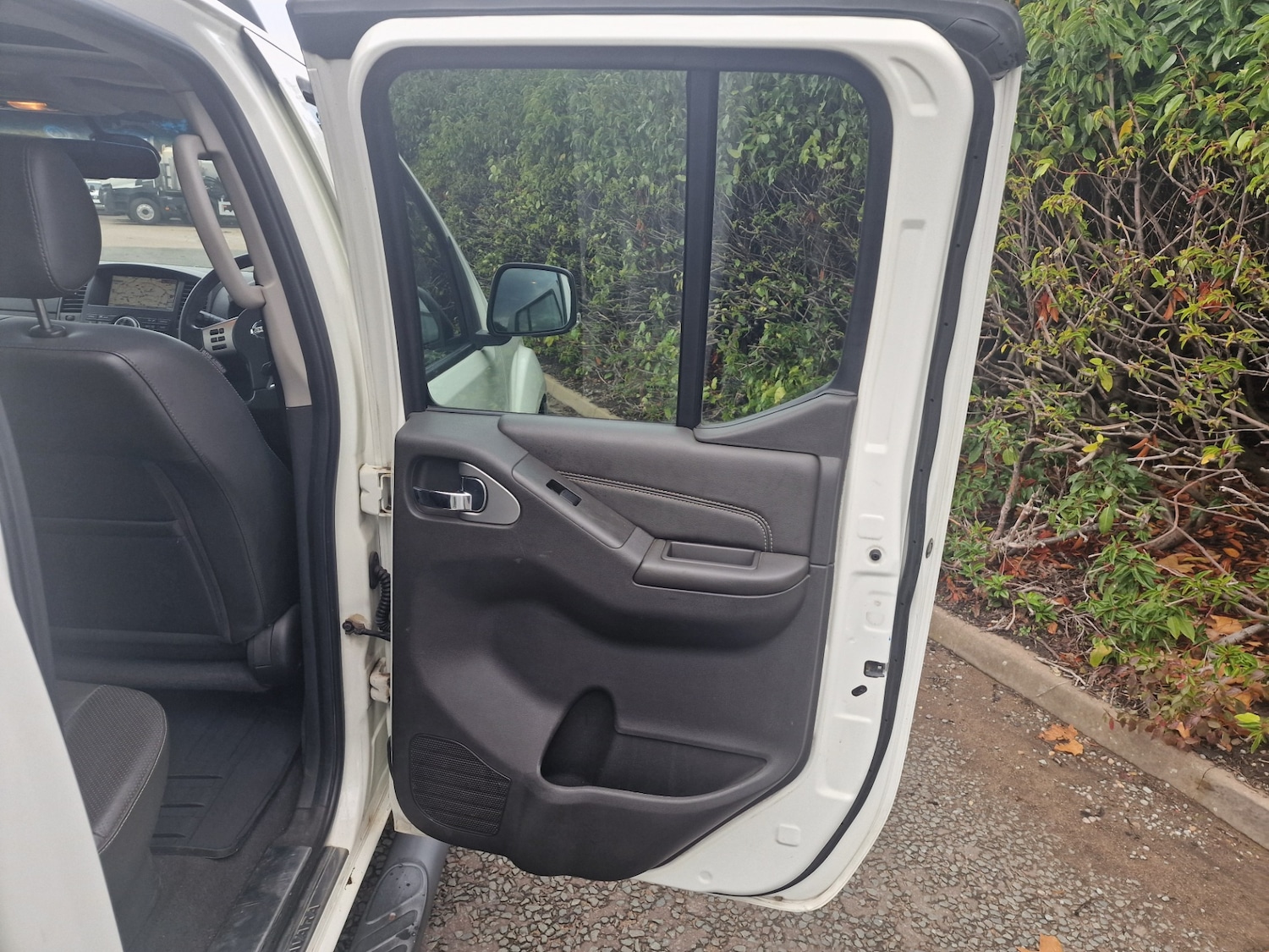 Used Nissan Navara 2012 for sale - 76483157: Photo 45