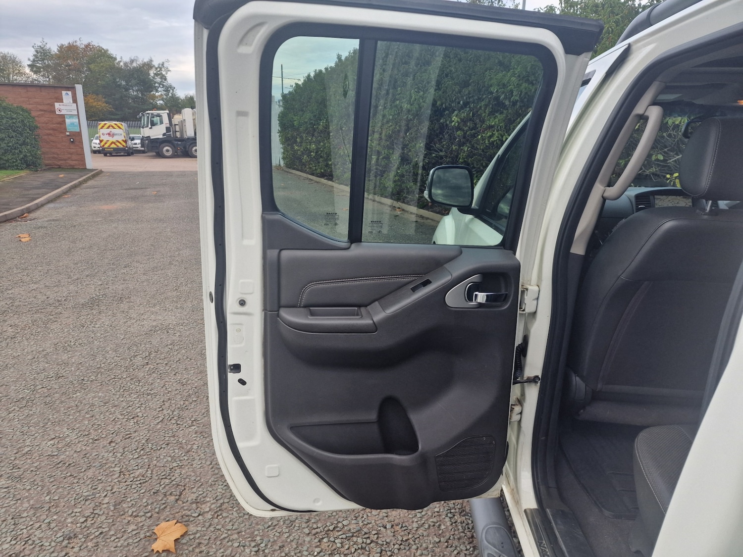 Used Nissan Navara 2012 for sale - 76483157: Photo 46