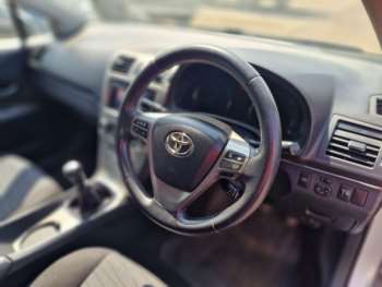 Used Toyota Avensis 2011 for sale - 74945747: Photo