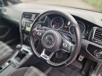 Used Volkswagen Golf 2015 for sale - 75463667: Photo