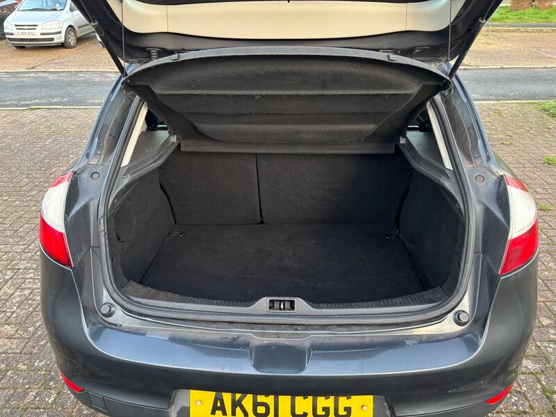 Used Renault Megane 2011 for sale - 76937668: Photo 15