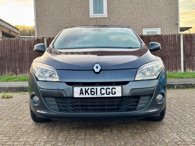 Used Renault Megane 2011 for sale - 76937668: Photo 2