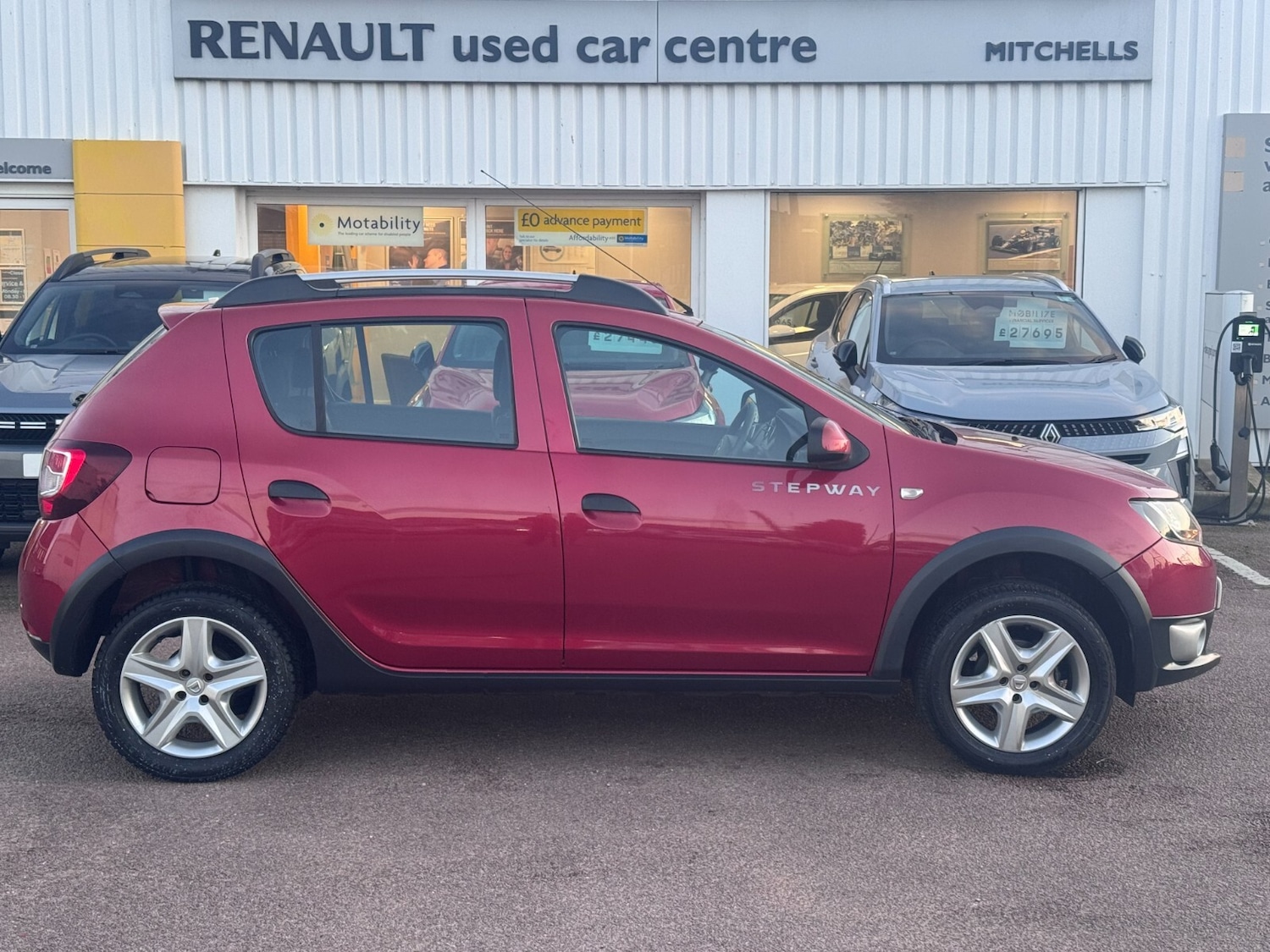 Used Dacia Sandero Stepway 2013 for sale - 76568083: Photo 2