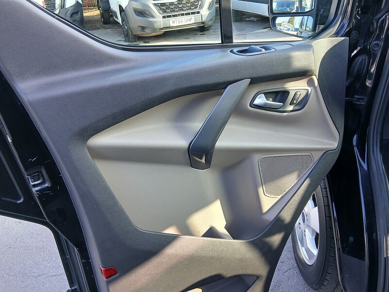 Used Ford Tourneo Custom 2017 for sale - 77744311: Photo 6