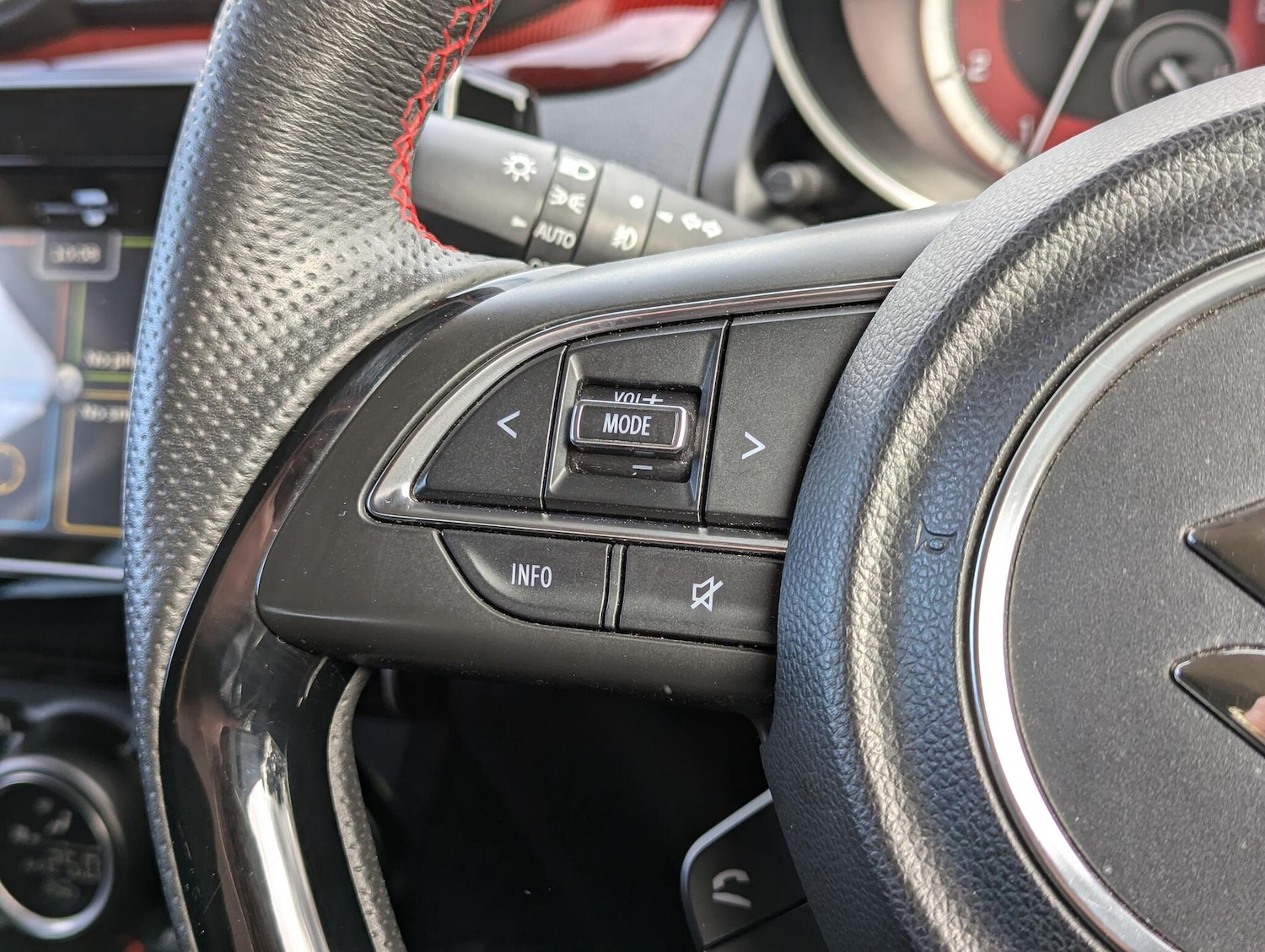 Used Suzuki Swift 2022 for sale - 76620546: Photo 15