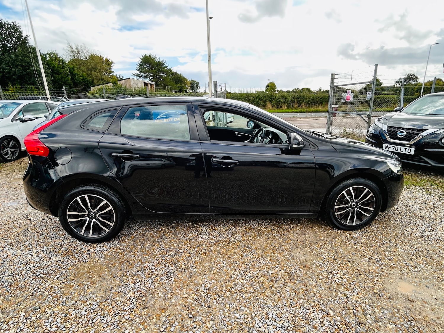 Used Volvo V40 2018 for sale - 75860493: Photo 10