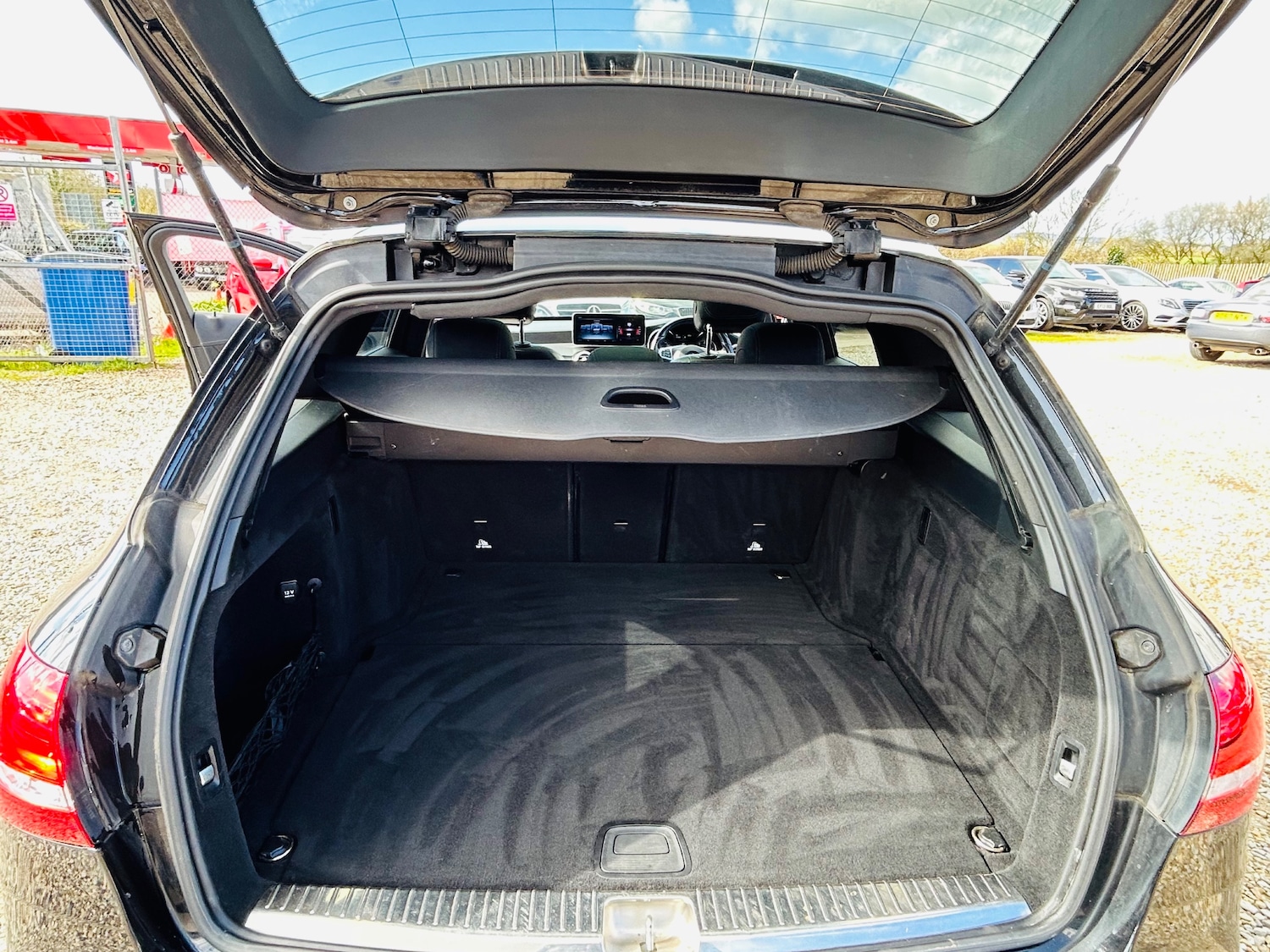 Used Mercedes-Benz C Class 2015 for sale - 77894015: Photo 16