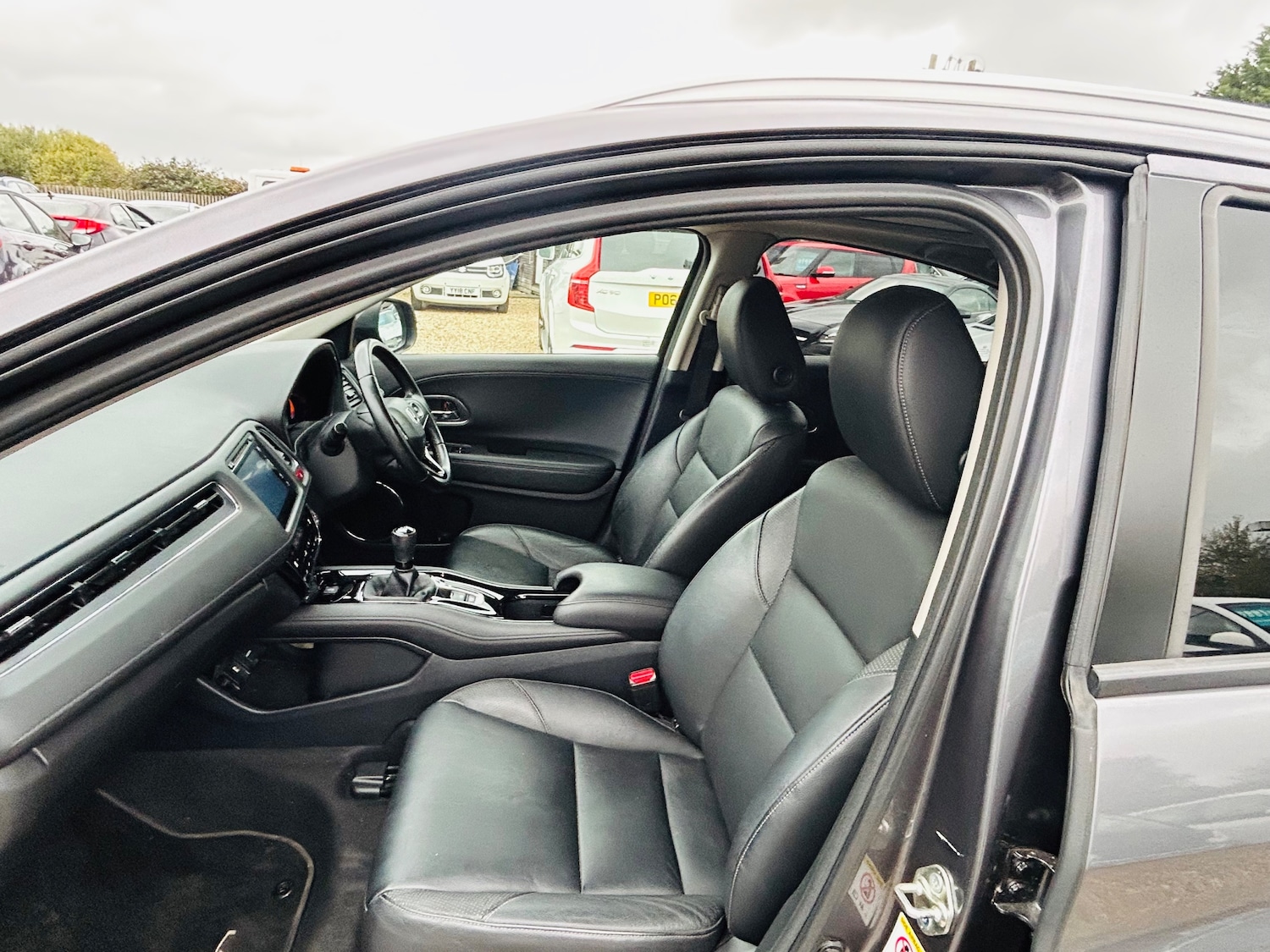 Used Honda HR-V 2018 for sale - 76422611: Photo 15