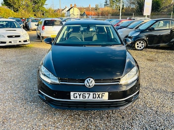 Used Volkswagen Golf 2017 for sale - 76928156: Photo