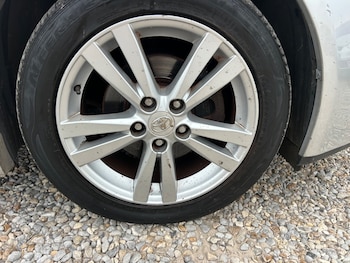 Used Toyota Avensis 2010 for sale - 76155460: Photo 2