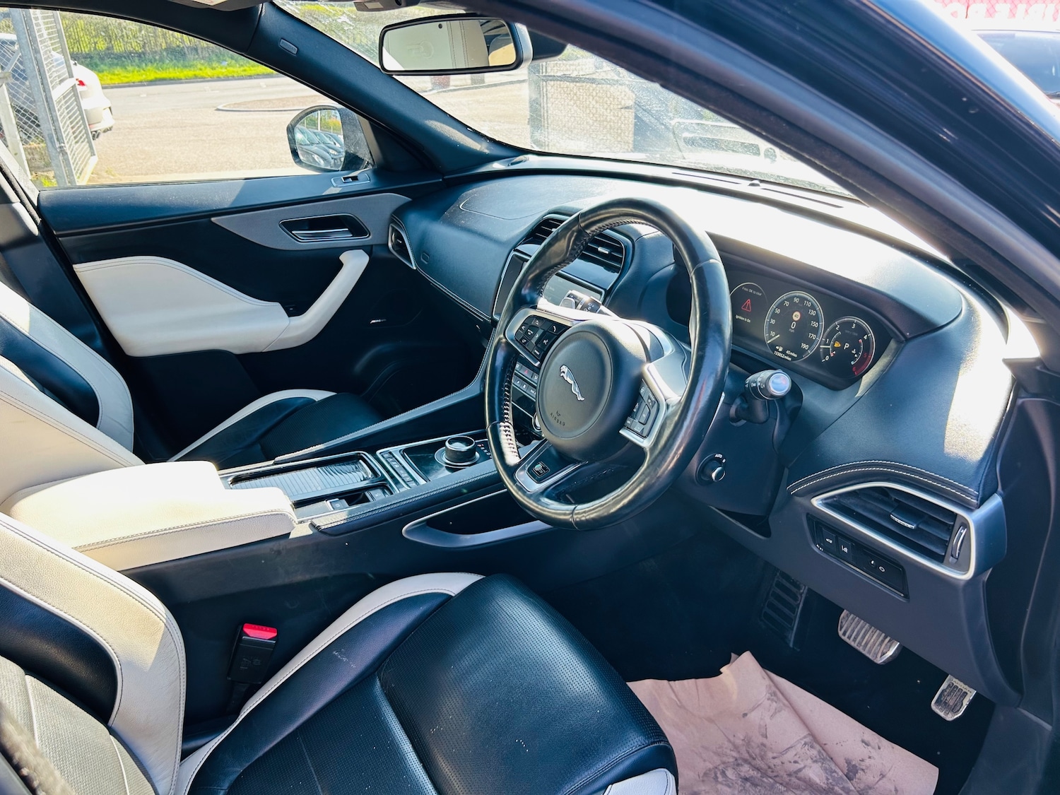 Used Jaguar F-Pace 2017 for sale - 77979103: Photo 2