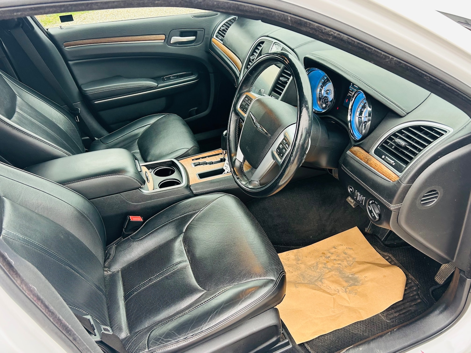 Used Chrysler 300C 2012 for sale - 76298090: Photo 2
