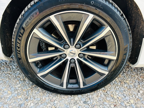 Used Volvo V60 2020 for sale - 75672432: Photo 2