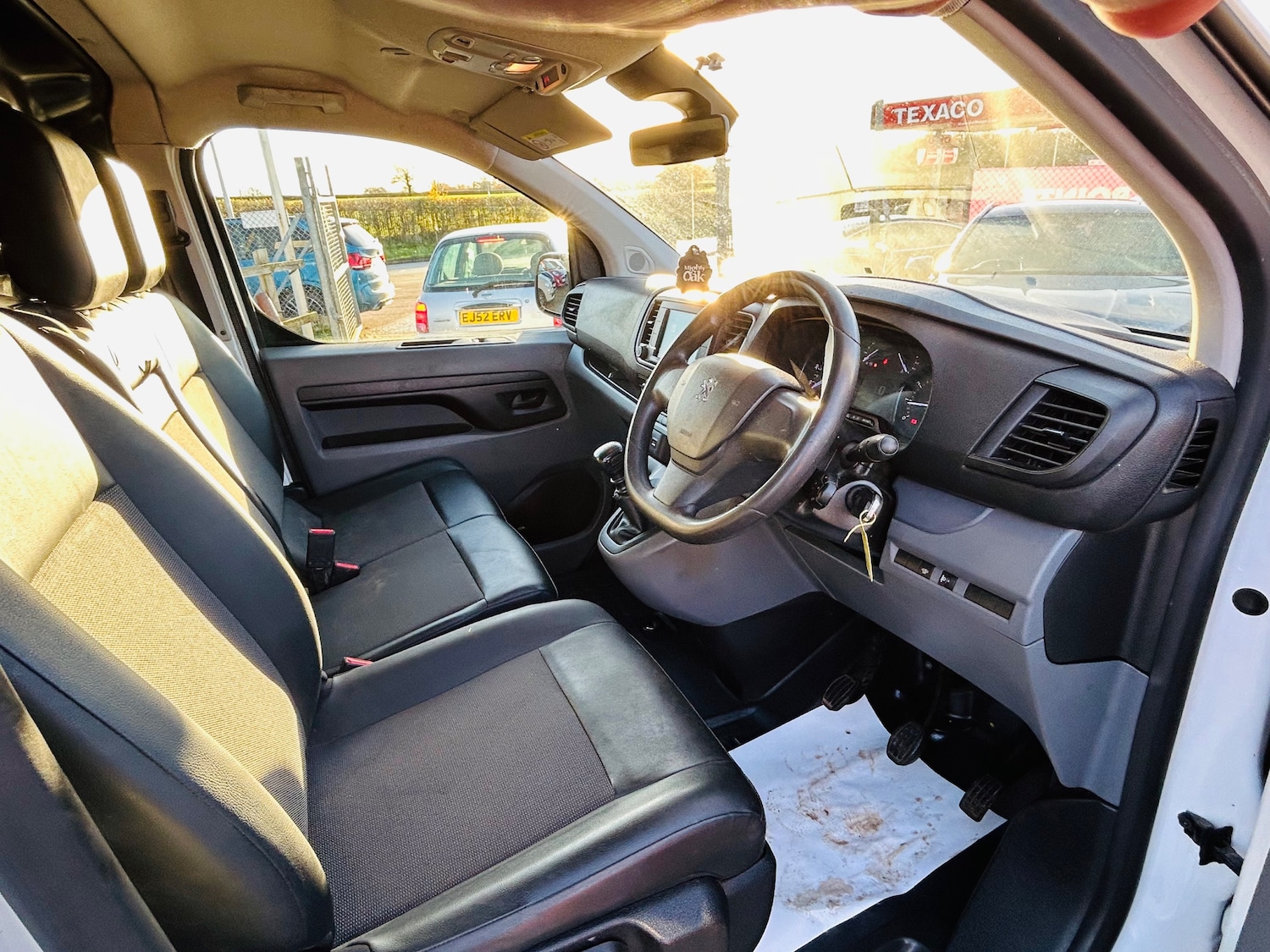 Used Peugeot Expert 2019 for sale - 76804320: Photo 2