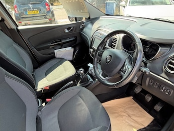 Used Renault Captur 2016 for sale - 79541595: Photo