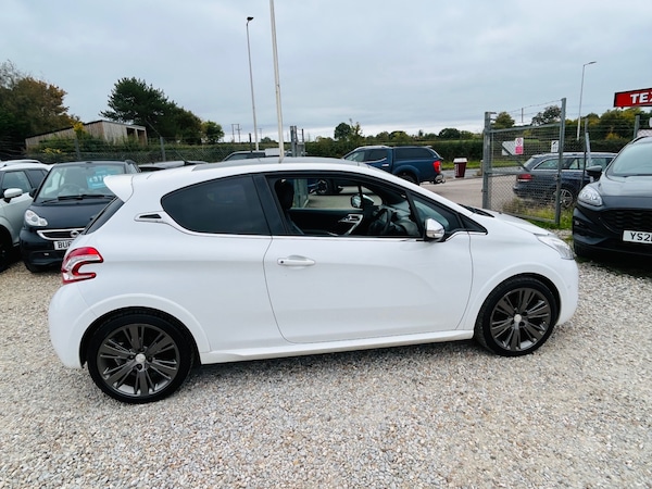 Used Peugeot 208 2014 for sale - 76298085: Photo 10