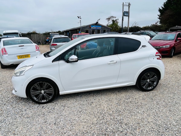 Used Peugeot 208 2014 for sale - 76298085: Photo 6
