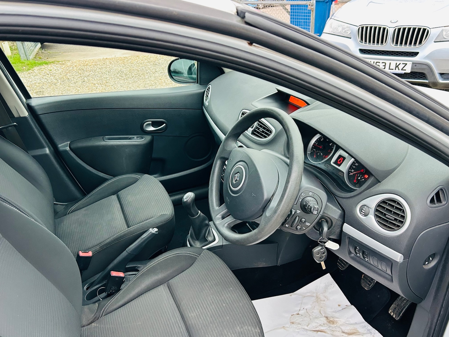 Used Renault Clio 2012 for sale - 76735717: Photo 2