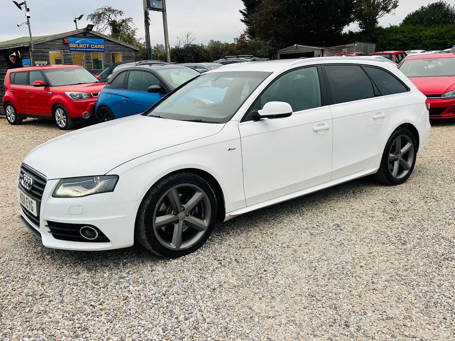 Used Audi A4 Avant 2011 for sale - 76298092: Photo 5