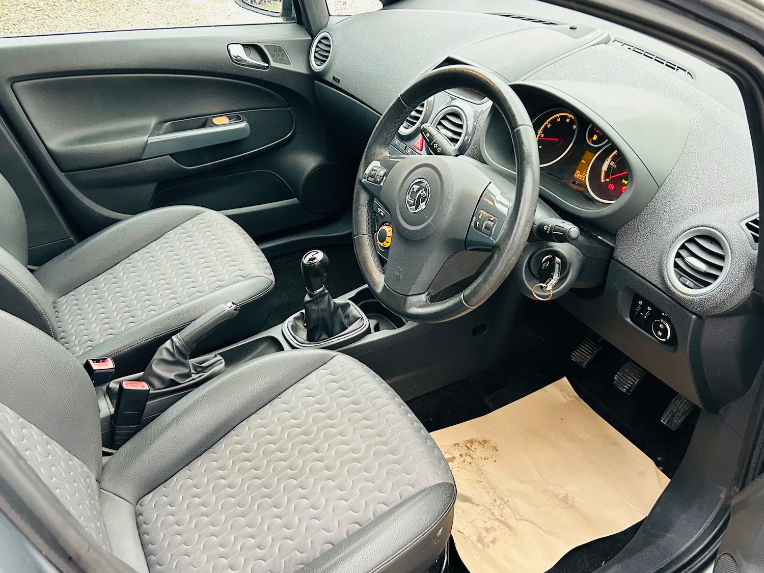 Used Vauxhall Corsa 2012 for sale - 76966908: Photo 2