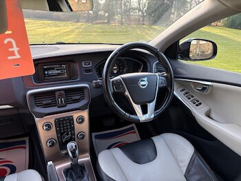 Used Volvo V40 2013 for sale - 77264174: Photo