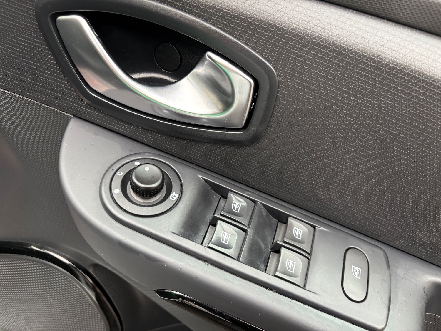 Used Renault Clio 2015 for sale - 76525876: Photo 10