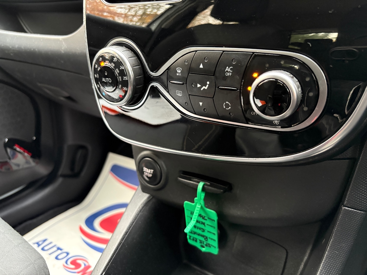 Used Renault Clio 2015 for sale - 76525876: Photo 14