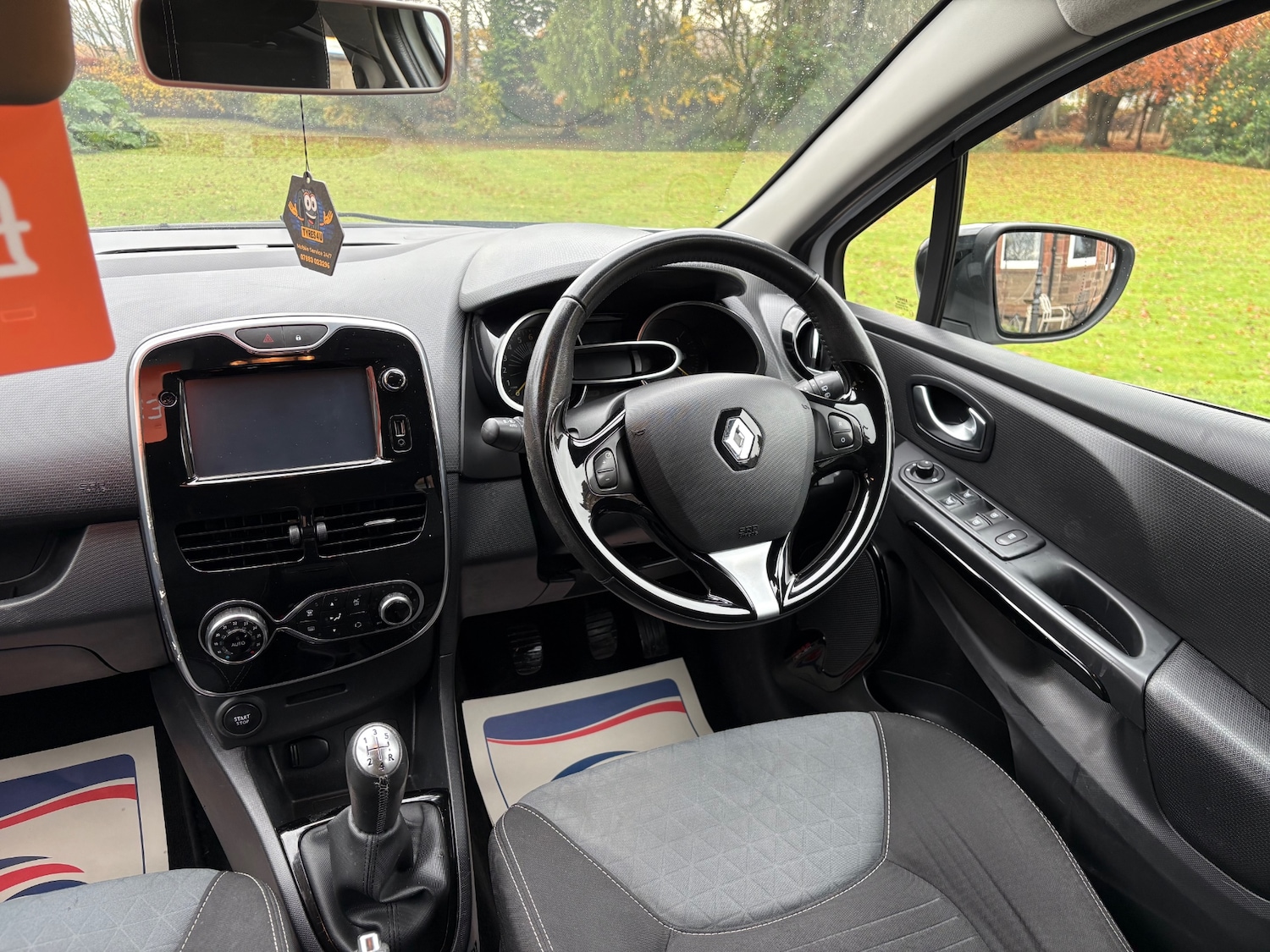 Used Renault Clio 2015 for sale - 76525876: Photo 6