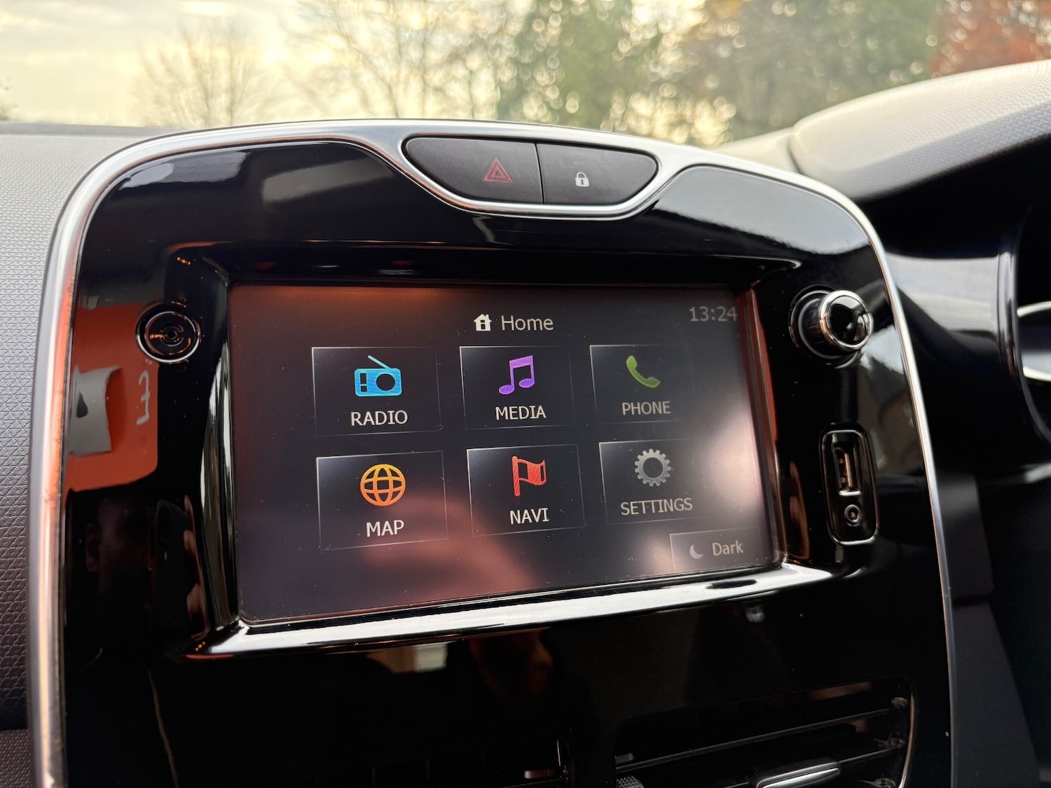 Used Renault Clio 2015 for sale - 76525876: Photo 8