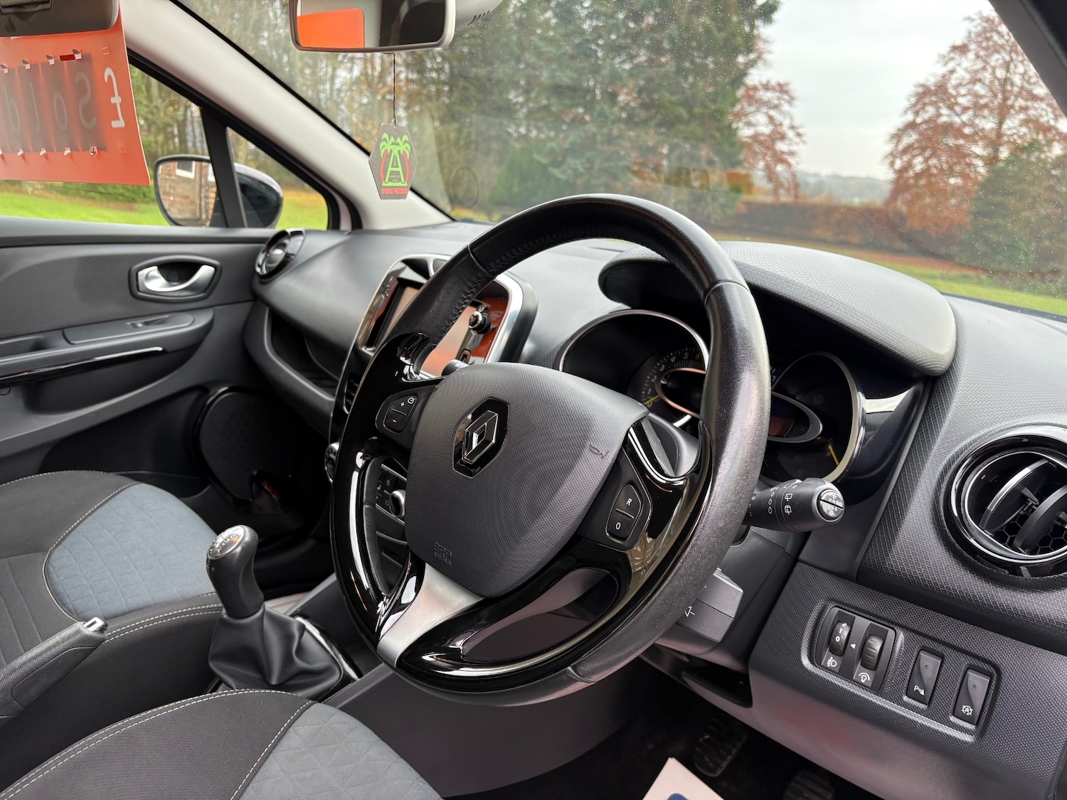 Used Renault Clio 2015 for sale - 76525876: Photo 9
