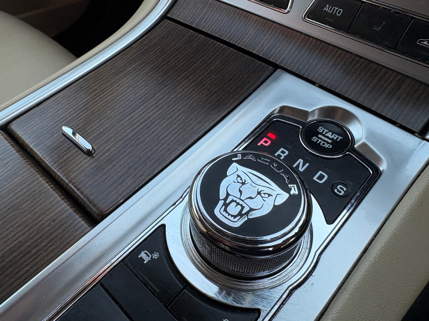 Used Jaguar XF 2011 for sale - 77261698: Photo 11