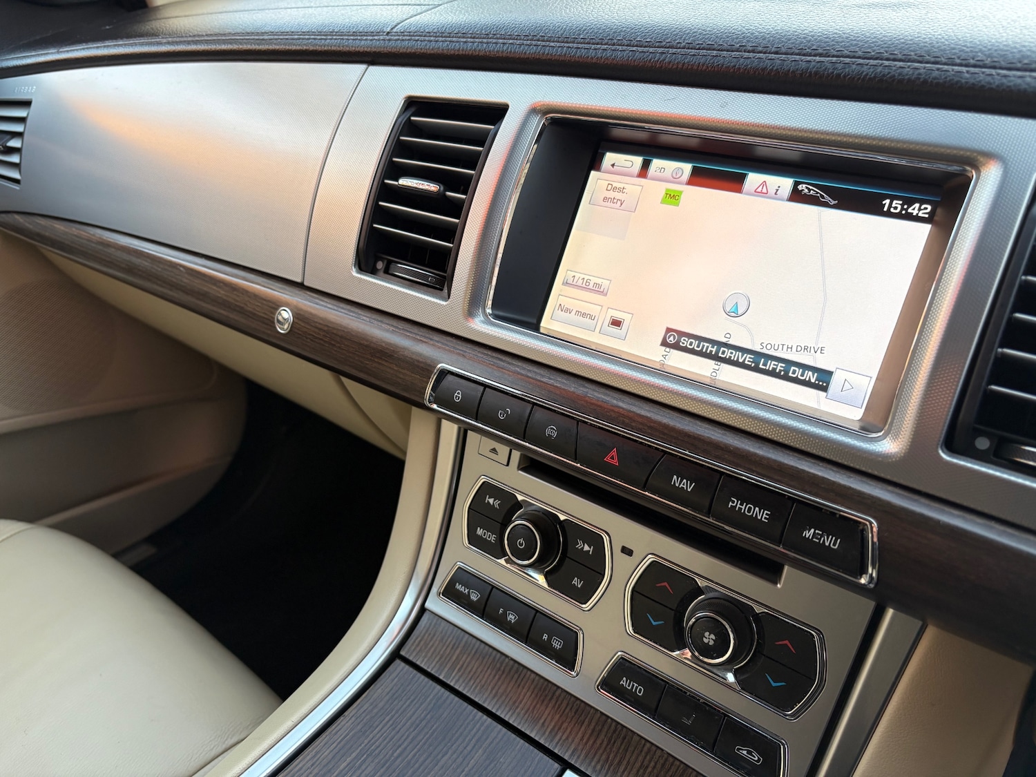 Used Jaguar XF 2011 for sale - 77261698: Photo 14