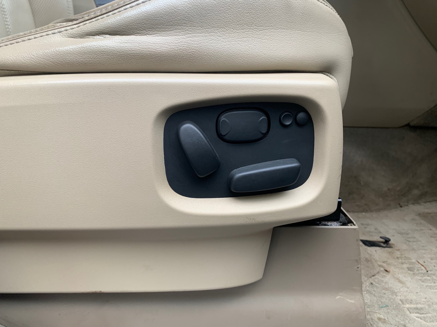 Used Land Rover Range Rover Sport 2010 for sale - 77916182: Photo 11