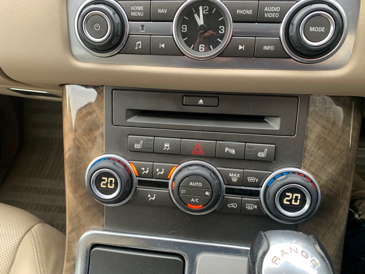 Used Land Rover Range Rover Sport 2010 for sale - 77916182: Photo 16