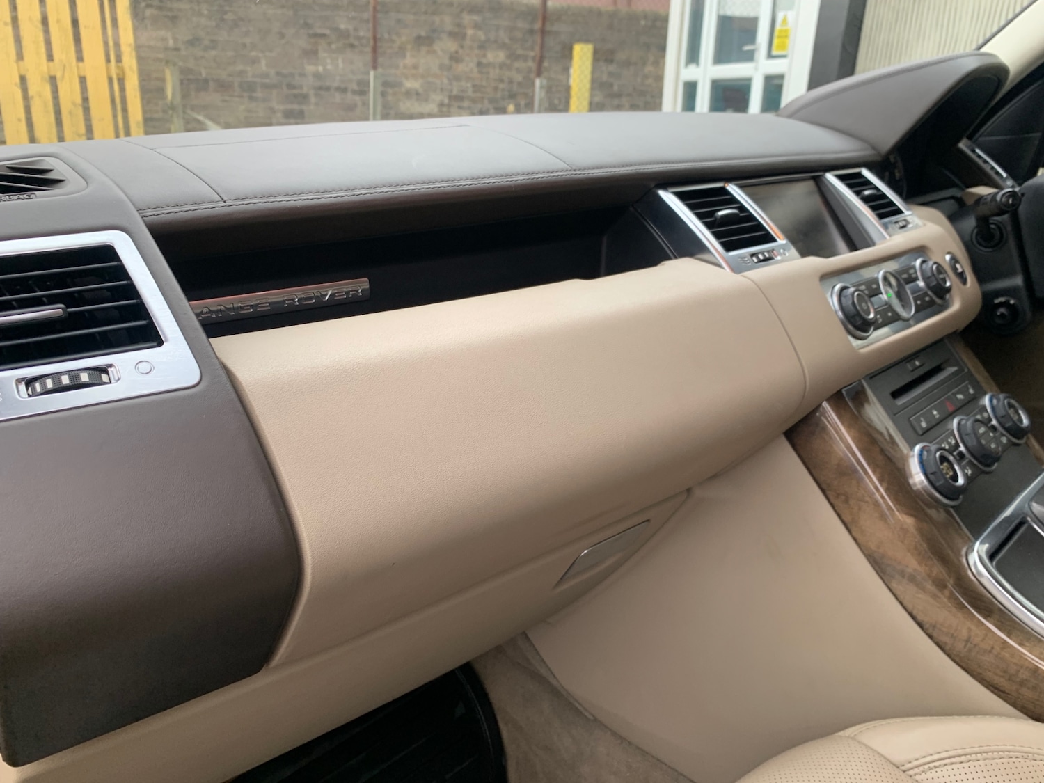 Used Land Rover Range Rover Sport 2010 for sale - 77916182: Photo 25