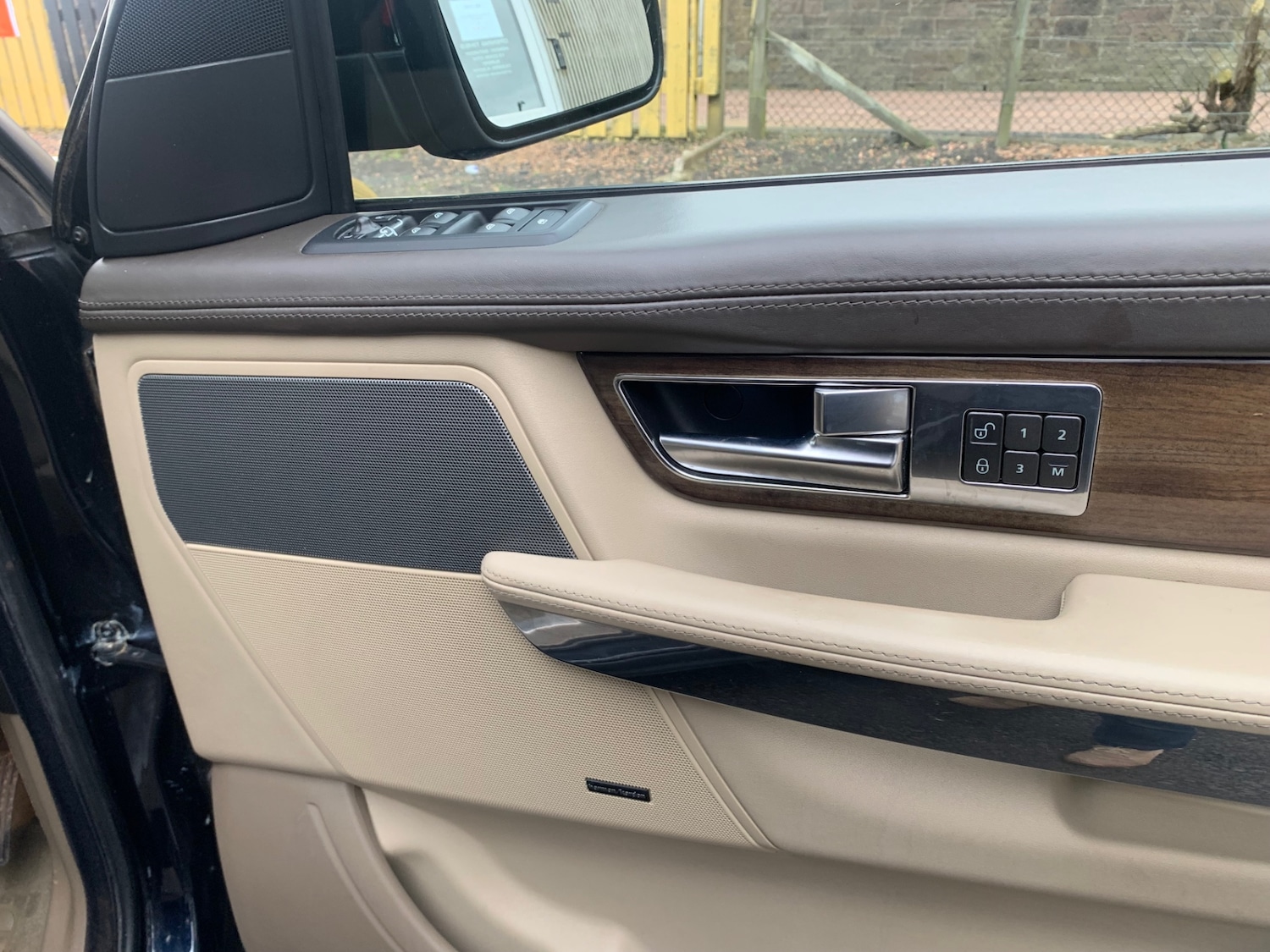 Used Land Rover Range Rover Sport 2010 for sale - 77916182: Photo 6