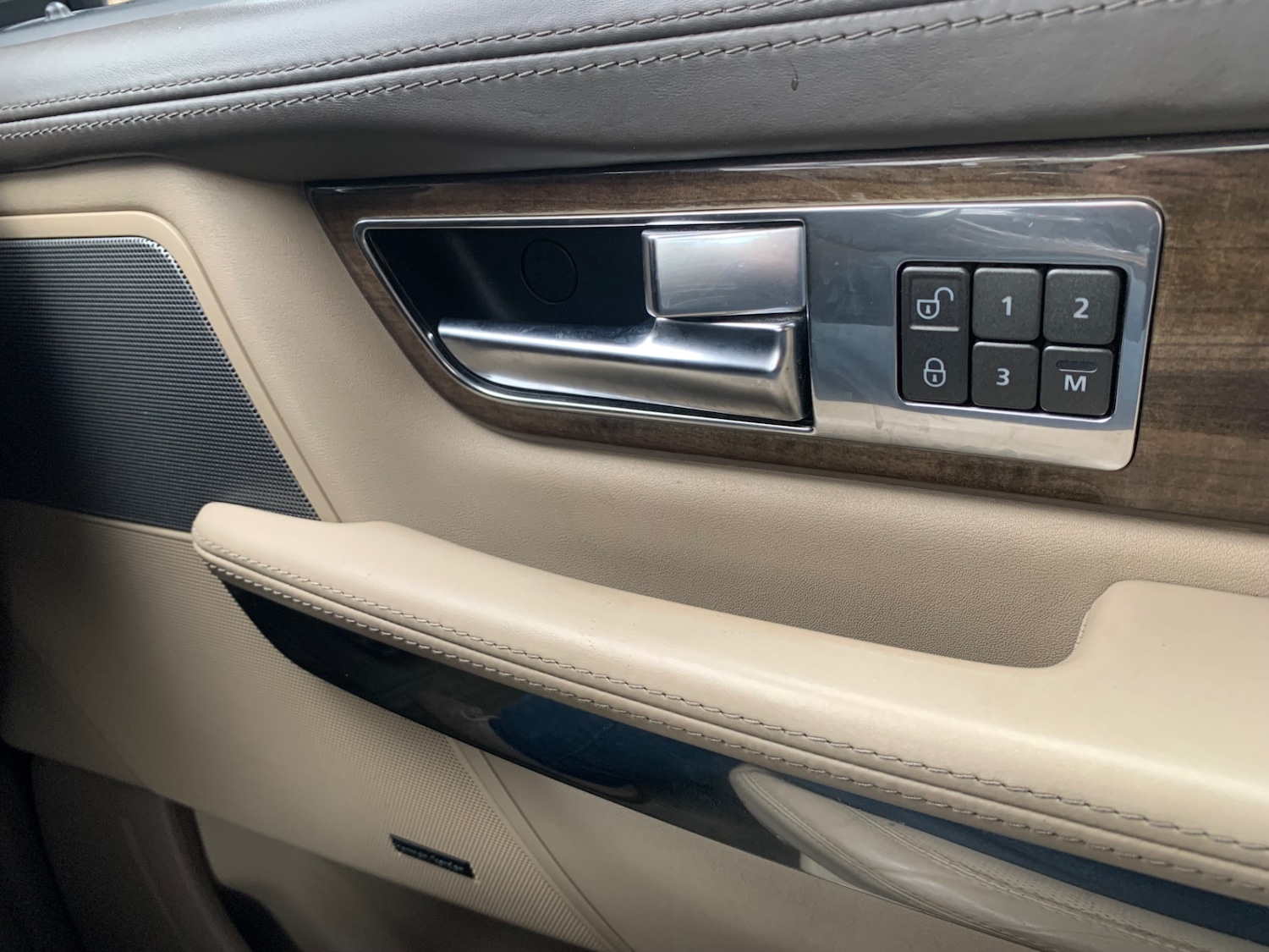 Used Land Rover Range Rover Sport 2010 for sale - 77916182: Photo 9