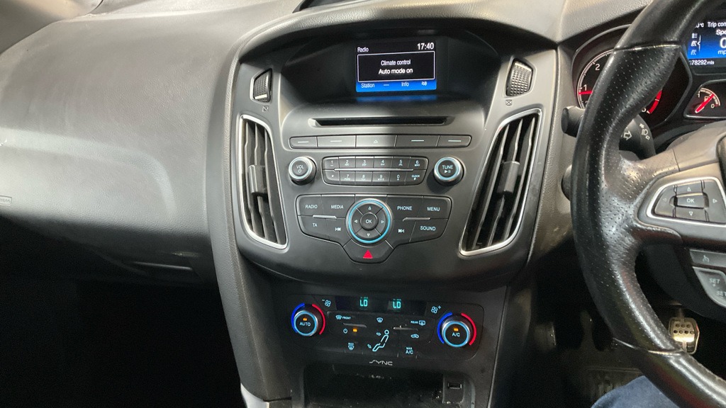 Used Ford Focus 2015 for sale - 76638359: Photo 10