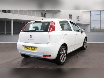 Used Fiat Punto 2015 for sale - 76793043: Photo